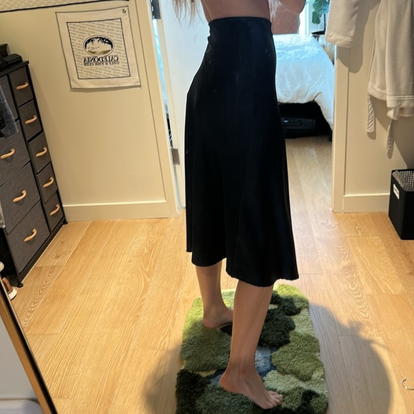 2 MIDI Satin Skirts Black & Blue - Picture 5 of 8